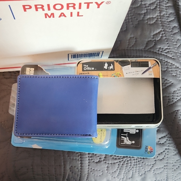 Blue Key & Card Holder - Picture 2 of 4